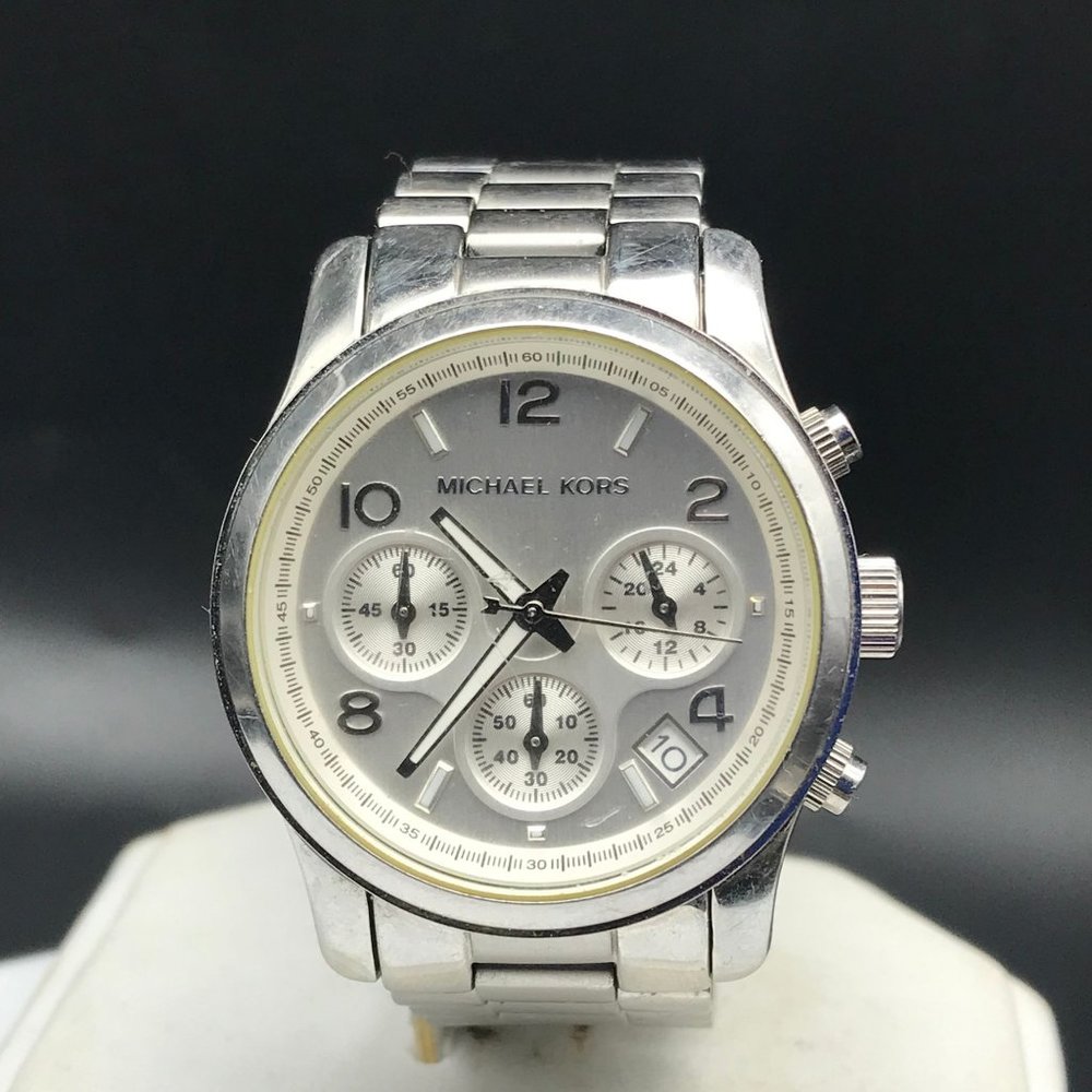 Michael Kors Runway Women's Silver Midsized Chronograph Watch Date MK5076